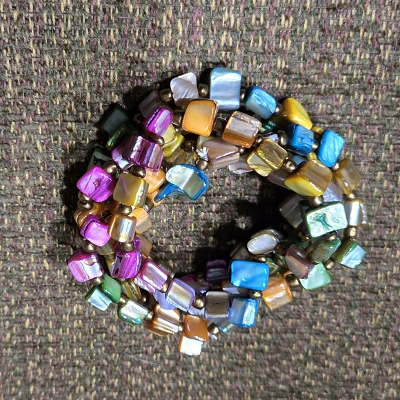 Colorful Shell Bead Bracelet - Picture 3 of 4
